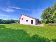 RESERVAT: Freistehende Villa auf einem bewaldeten...