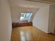 reserviert Helle 2 Zimmer Dachgeschosswohnung beim Auhof...
