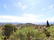 RÉSIDENCE AVEC PISCINE: T 2 EN RDJ À CAVALAIRE AVEC UNE VUE