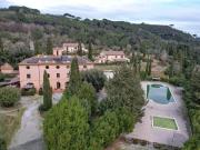 Residence con piscina a 15 minuti dal mare