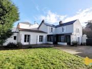 résidence de 184 M2 habitables et un terrain boisé de...