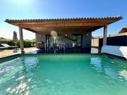 villa * type T4 avec piscine privée plage à pied à 300