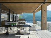 Residencia a estrenar con vista y acceso directo al lago...