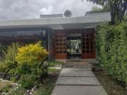 Residencia Californiana de una Planta con Jardines...