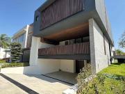 RESIDENCIA CASA NUEVA EN VENTA FRENTE A ÁREA VERDE, EN...