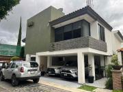 Residencia clásica, en fraccionamiento exclusivo con la...