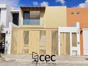 Residencia con alberca, 3 recámaras, 3 baños, cochera...