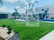 Residencia con alberca al Surponiente