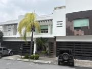 Residencia con alberca en Cumbres Mediterraneo