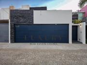 Residencia con Alberca en Venta en Colima, Residencial...