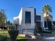 RESIDENCIA CON ALBERCA EN VENTA SECTOR CAMPOS ELISEOS