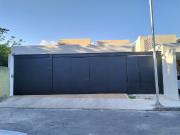 Residencia, con alberca, Paneles solares y palapa en...