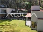 RESIDENCIA CON AMPLIO JARDIN EN CLUB DE GOLF