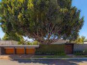 Residencia con amplio jardín en Venta en Las Ánimas