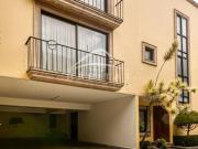 Residencia con elevador en calle arbolada de Tlalpan Centro