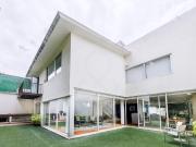Residencia con finos acabados