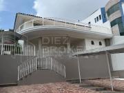Residencia con Gran Terreno y Espacios Amplios en Cerro...