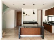 Residencia con jard?n, alberca privada, terraza, Cuarto...