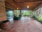 Residencia con jardín espectacular, a 2 cuadras de...