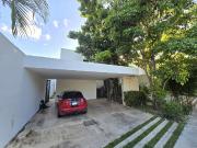 RESIDENCIA CON PANELES SOLARES EN EXCLUSIVA PRIVADA