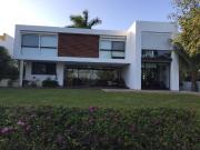 Residencia con vista al lago, Yucatán Country Club