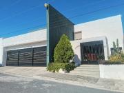 Residencia construida de acuerdo a las normas para uso...