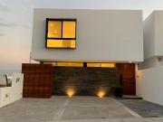 Residencia Contemporánea en Cumbres Del Lago en venta