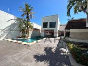 Residencia de 1,030 m2, 5 Recamaras + 1 Estudio