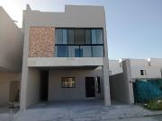 Residencia de 3 niveles con terraza y 5 recámaras –...