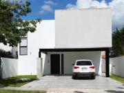 Residencia de 4 recámaras en Parque Central, Amenidades...