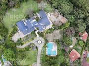 Residencia de 6 rec?maras con ampl?simo jard?n en...