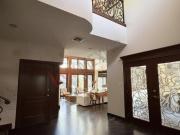 Residencia de alto nivel con amplios espacios interiores...