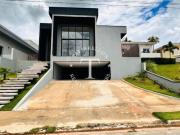 Residência de Alto Padrão à Venda em Condomínio...