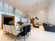 Residência de Alto Padrão com Design Contemporâneo e...
