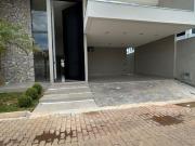 Residência de Alto Padrão em Condomínio Fechado –...