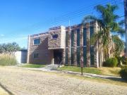 Residencia de gran oportunidad en la salida a carretera...