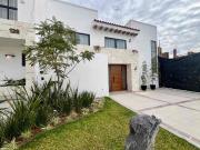 EN VENTA CASA DE LUJO EN LEÓN, CON 12 m DE FRENTE