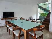 Residencia de Lujo con Amplios Espacios a un costado de...