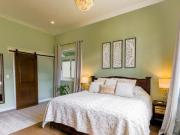 Residencia de lujo con construccion estilo americana