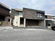 Residencia de lujo con recámara en planta baja –...