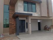 Residencia de lujo en Alcázar con acabados premium