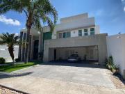Residencia de Lujo en Campestre Club de Golf Norte a...