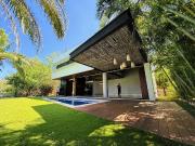 RESIDENCIA DE LUJO EN EL COUNTRY CLUB FRENTE AL LAGO