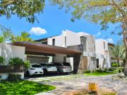 Residencia de Lujo en Esquina en Privada Yucatán Country...
