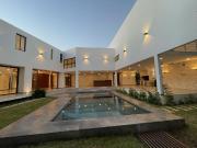 RESIDENCIA DE LUJO EN VENTA UBICADA EN LA PRIVADA...