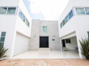 Residencia de Lujo Frente al Fairway | El Bosque Country...