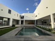 Casa de 7 rec?maras con alberca en venta en Altabrisa