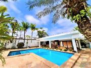 Residência de um pavimento estilo chácara com piscina no...