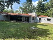 Residencia de una Planta Amueblada Frente al Campo de...