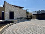 RESIDENCIA DE UNA PLANTA CON ALBERCA BALCONES DE JURIQUILLA